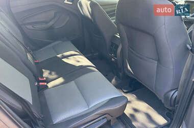Внедорожник / Кроссовер Ford Escape 2018 в 