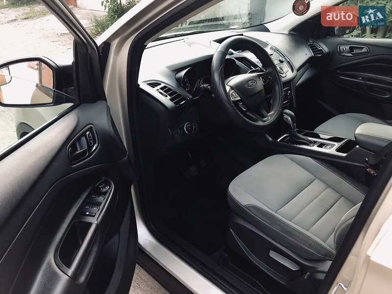 Внедорожник / Кроссовер Ford Escape 2017 в Николаеве