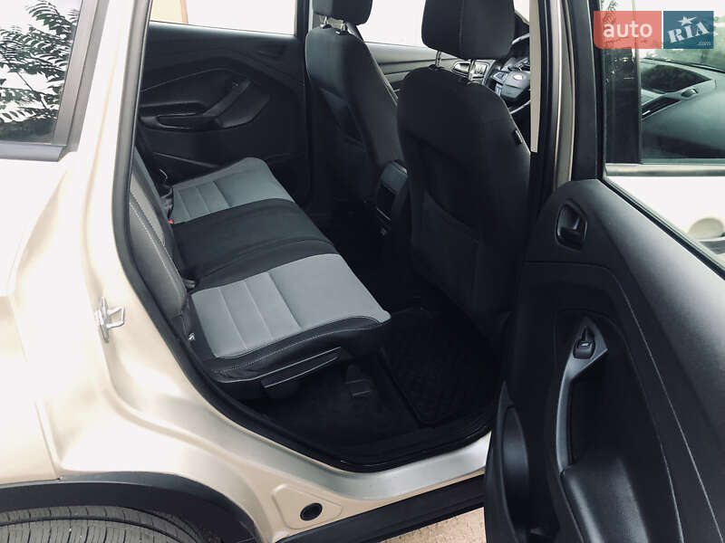 Внедорожник / Кроссовер Ford Escape 2017 в Николаеве