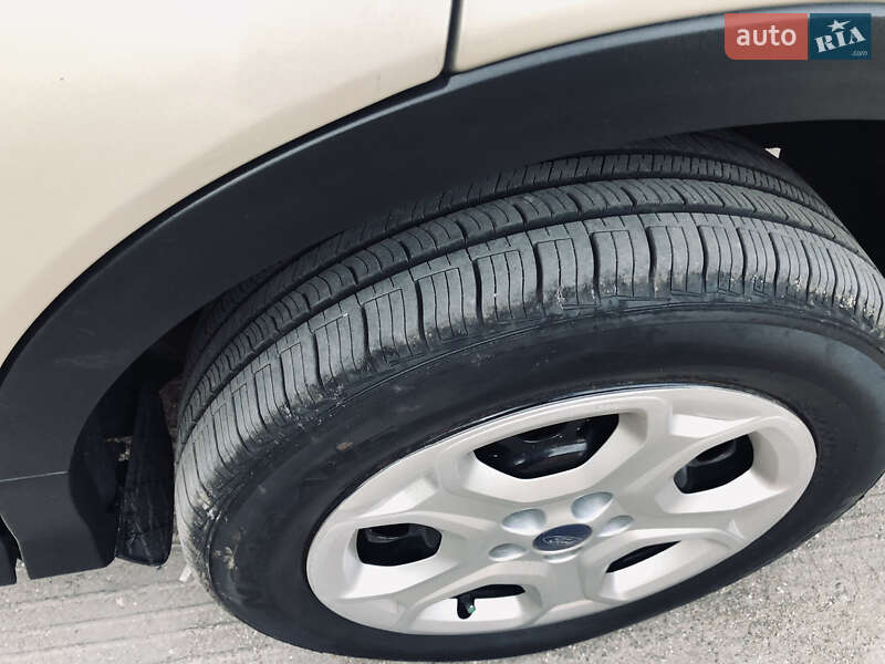 Внедорожник / Кроссовер Ford Escape 2017 в Николаеве