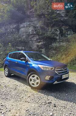 Внедорожник / Кроссовер Ford Escape 2017 в 