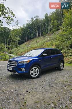 Внедорожник / Кроссовер Ford Escape 2017 в 