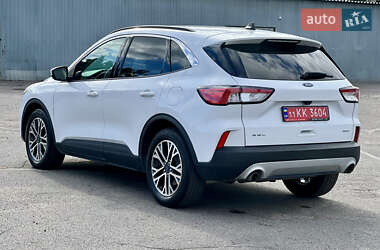 Внедорожник / Кроссовер Ford Escape 2020 в 