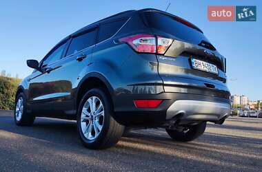 Внедорожник / Кроссовер Ford Escape 2017 в 