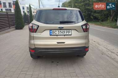 Внедорожник / Кроссовер Ford Escape 2017 в 