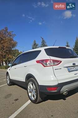 Внедорожник / Кроссовер Ford Escape 2014 в 