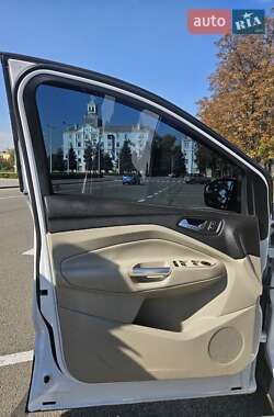 Внедорожник / Кроссовер Ford Escape 2014 в 