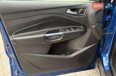 Внедорожник / Кроссовер Ford Escape 2017 в 