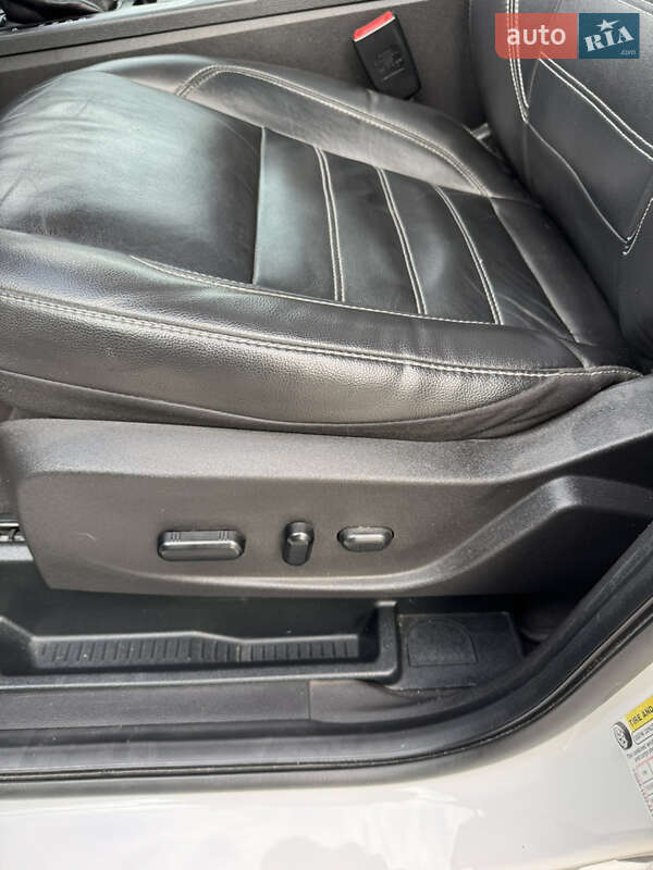 Внедорожник / Кроссовер Ford Escape 2019 в Шептицькому