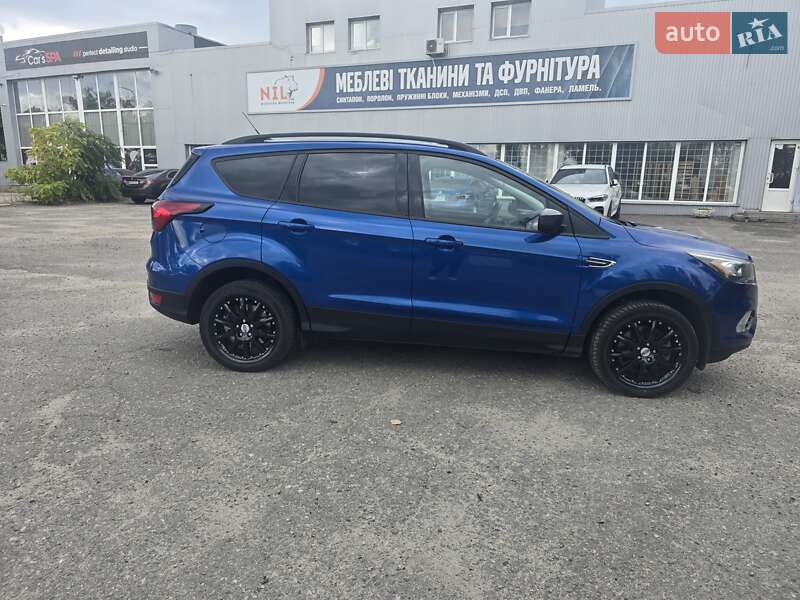 Внедорожник / Кроссовер Ford Escape 2019 в Днепре
