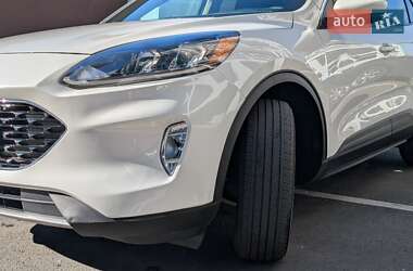 Внедорожник / Кроссовер Ford Escape 2019 в 