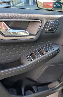 Внедорожник / Кроссовер Ford Escape 2019 в 