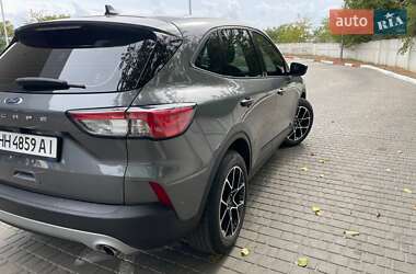 Внедорожник / Кроссовер Ford Escape 2021 в 