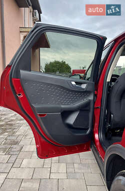 Внедорожник / Кроссовер Ford Escape 2020 в 