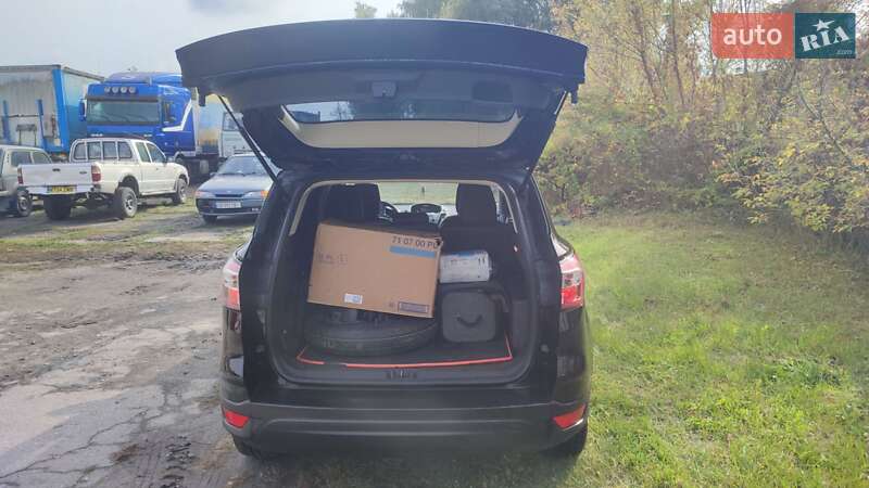 Внедорожник / Кроссовер Ford Escape 2017 в Чернигове