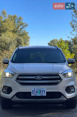 Внедорожник / Кроссовер Ford Escape 2017 в Кременчуге