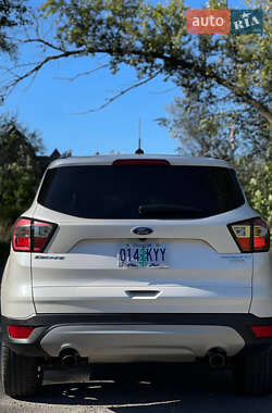 Внедорожник / Кроссовер Ford Escape 2017 в 