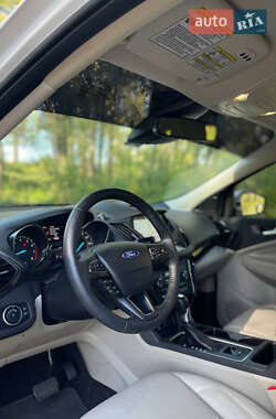 Внедорожник / Кроссовер Ford Escape 2017 в 
