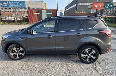 Внедорожник / Кроссовер Ford Escape 2016 в 