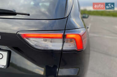 Внедорожник / Кроссовер Ford Escape 2020 в 