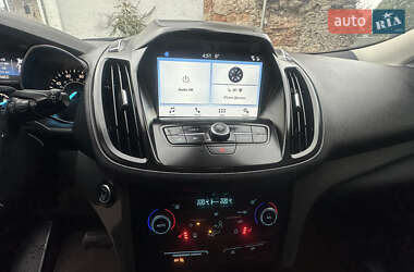 Внедорожник / Кроссовер Ford Escape 2019 в 