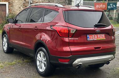 Внедорожник / Кроссовер Ford Escape 2019 в 