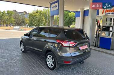 Внедорожник / Кроссовер Ford Escape 2016 в 