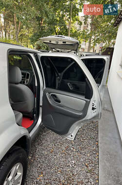 Внедорожник / Кроссовер Ford Escape 2006 в 