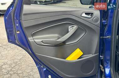 Внедорожник / Кроссовер Ford Escape 2015 в 