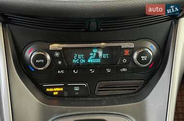 Внедорожник / Кроссовер Ford Escape 2015 в 