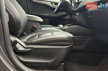 Внедорожник / Кроссовер Ford Escape 2021 в 