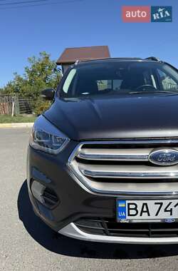 Внедорожник / Кроссовер Ford Escape 2017 в 