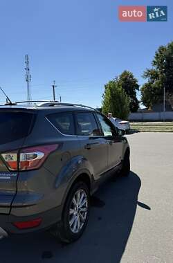 Внедорожник / Кроссовер Ford Escape 2017 в 