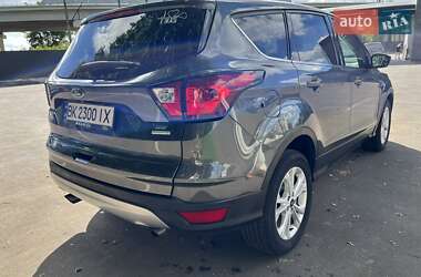 Позашляховик / Кросовер Ford Escape 2018 в 