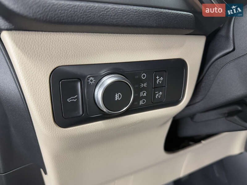 Внедорожник / Кроссовер Ford Escape 2020 в Киеве