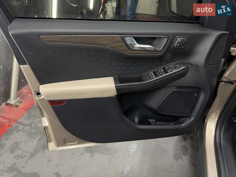 Внедорожник / Кроссовер Ford Escape 2020 в Киеве