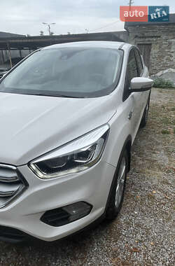 Внедорожник / Кроссовер Ford Escape 2019 в 