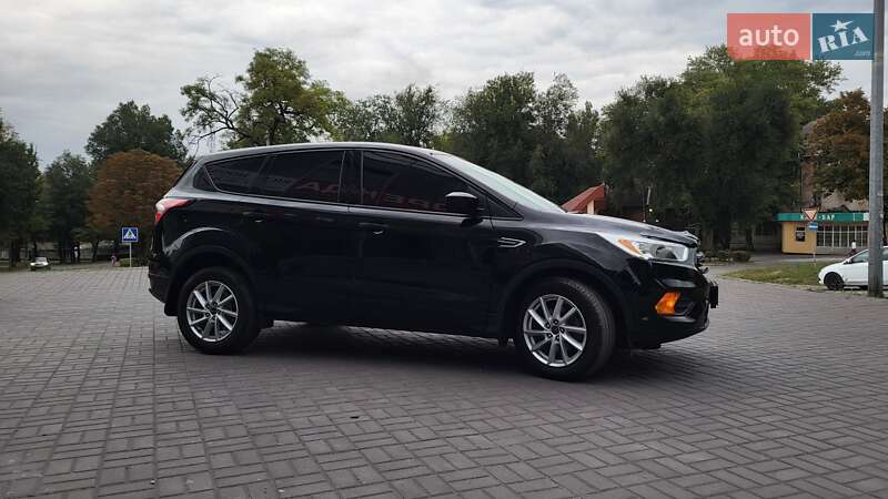 Внедорожник / Кроссовер Ford Escape 2017 в Каменском