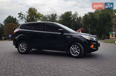 Внедорожник / Кроссовер Ford Escape 2017 в 