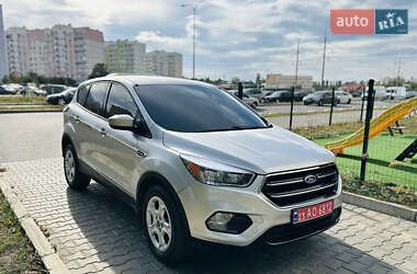 Внедорожник / Кроссовер Ford Escape 2017 в Полтаве