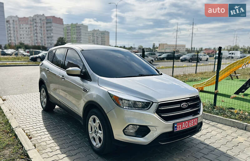 Внедорожник / Кроссовер Ford Escape 2017 в Полтаве