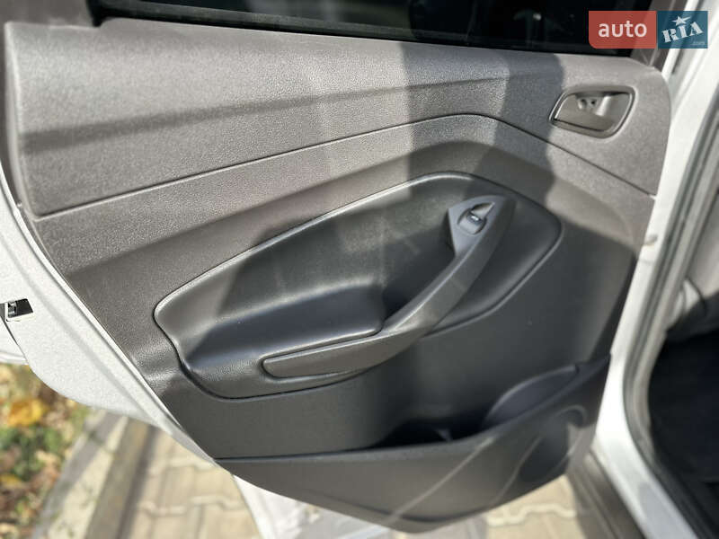 Внедорожник / Кроссовер Ford Escape 2017 в Полтаве