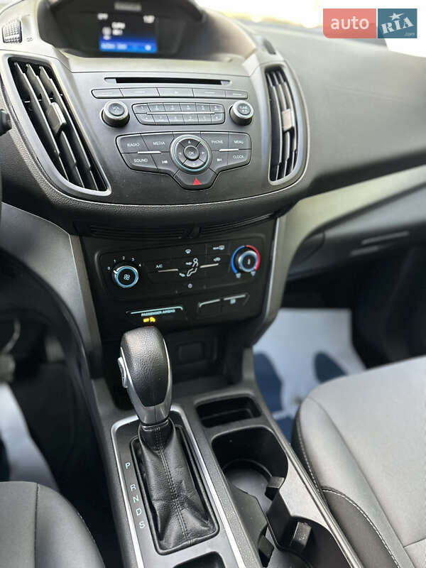 Внедорожник / Кроссовер Ford Escape 2017 в Полтаве