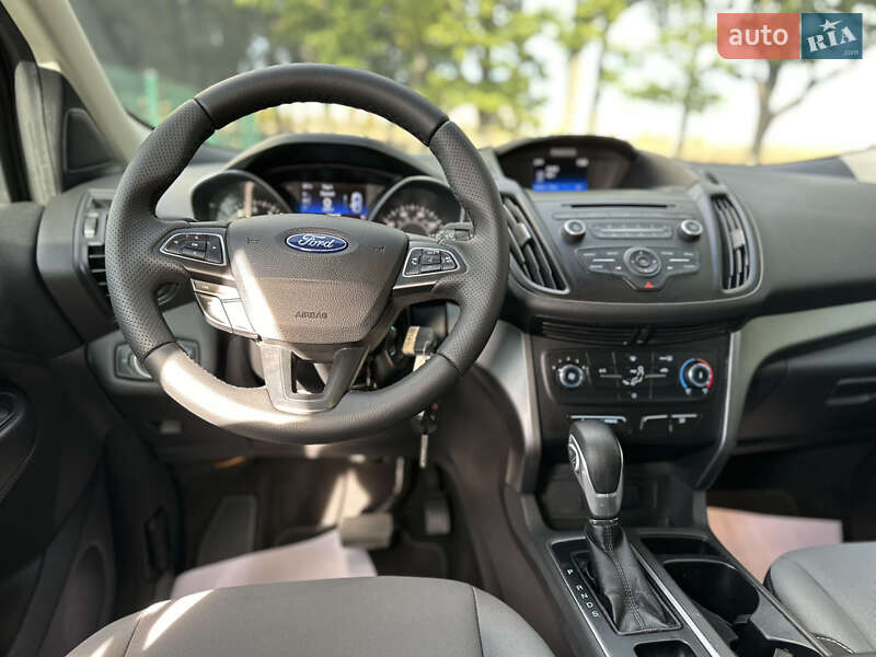 Внедорожник / Кроссовер Ford Escape 2017 в Полтаве