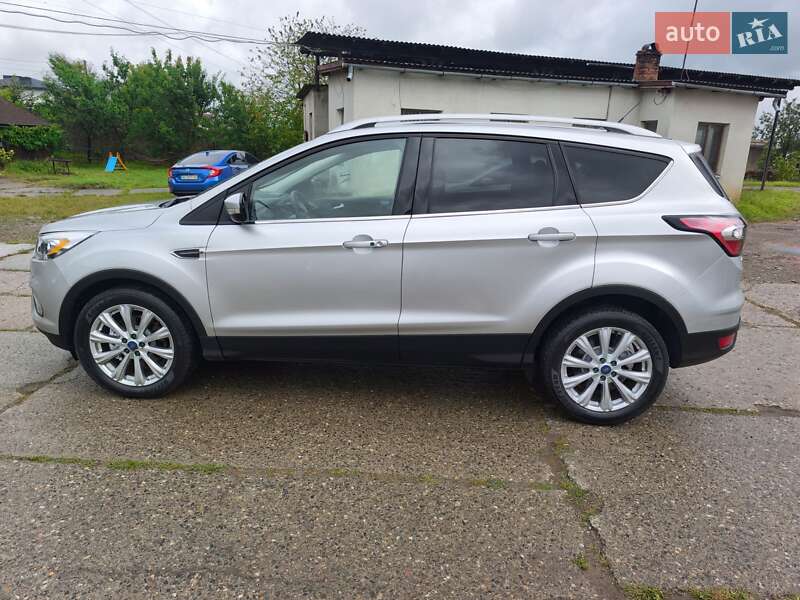 Внедорожник / Кроссовер Ford Escape 2017 в Стрые