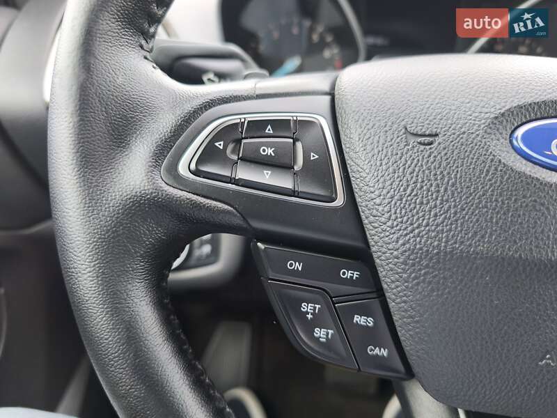 Внедорожник / Кроссовер Ford Escape 2017 в Стрые