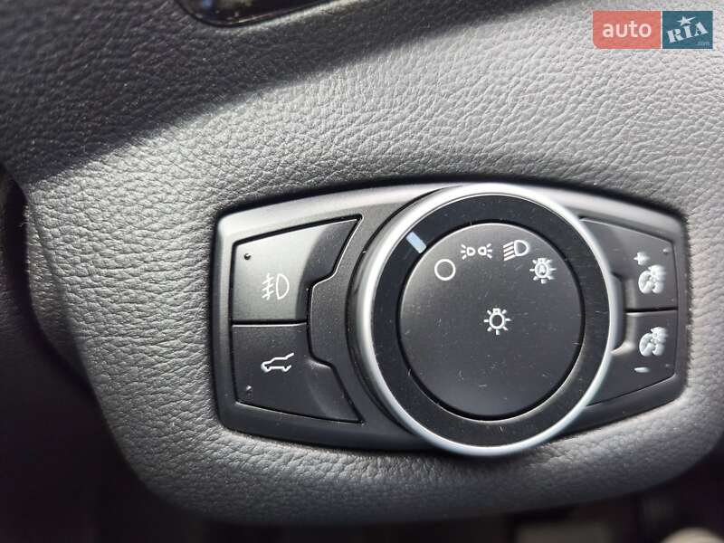 Внедорожник / Кроссовер Ford Escape 2017 в Стрые