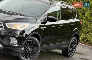 Внедорожник / Кроссовер Ford Escape 2018 в 