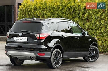 Внедорожник / Кроссовер Ford Escape 2018 в 