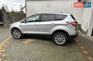 Внедорожник / Кроссовер Ford Escape 2017 в 